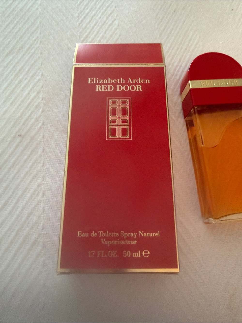 Elizabeth Arden Red Door Women's Eau de Toilette - Red & Gold Accents